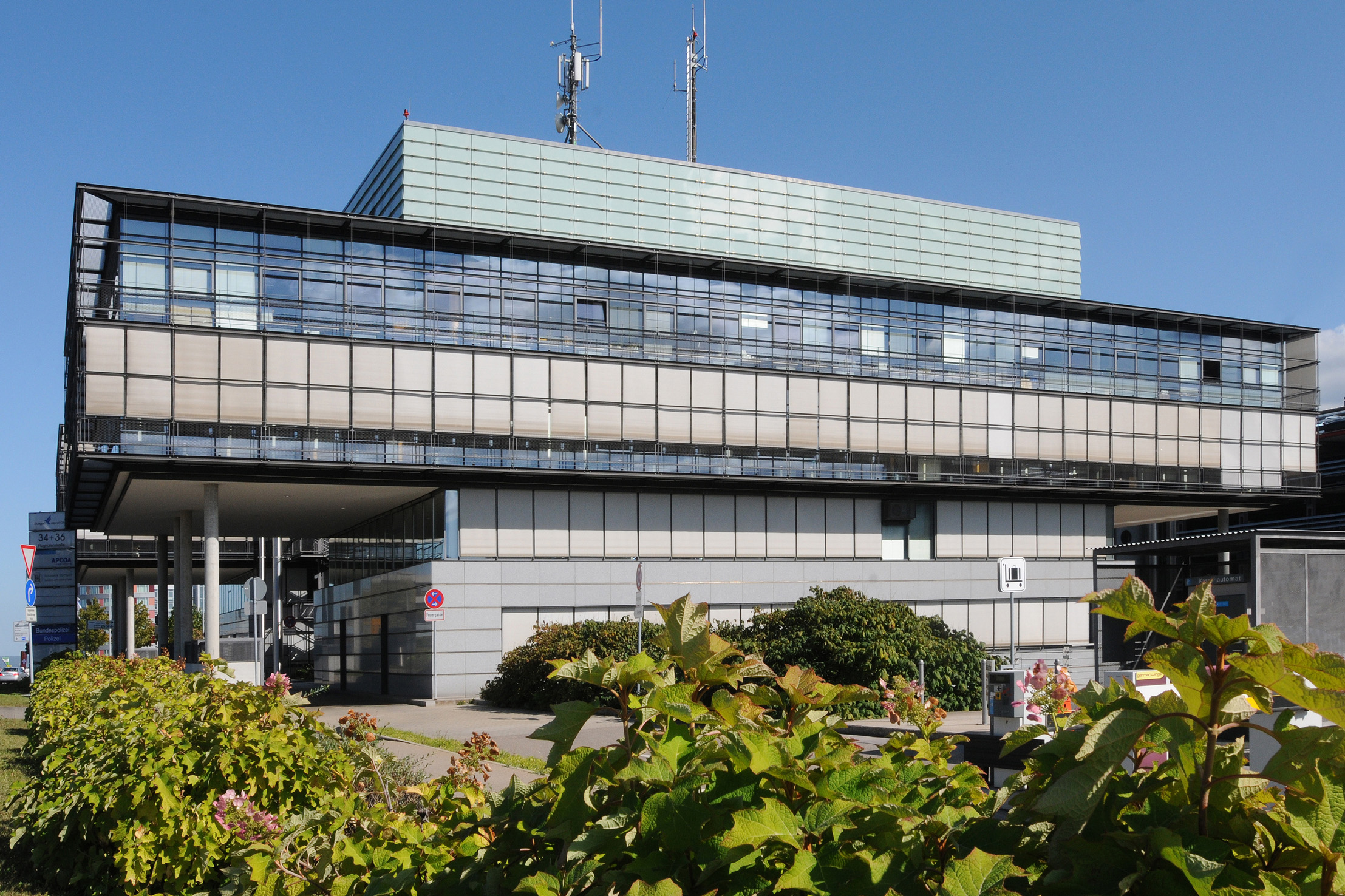 110914_Echterdingen_Flughafen - Gebäude 06.jpg